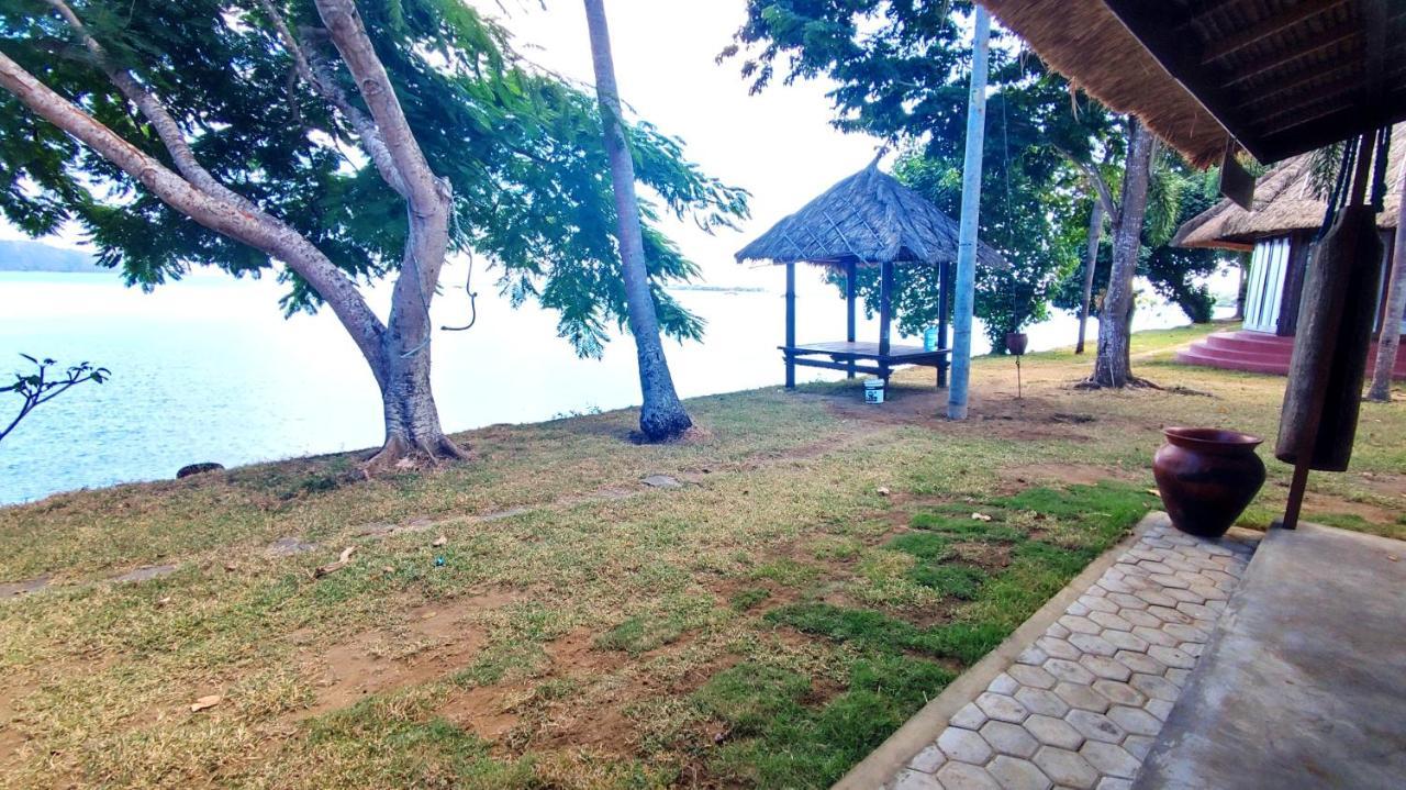 Khabita Beach Resort Lembar  Экстерьер фото